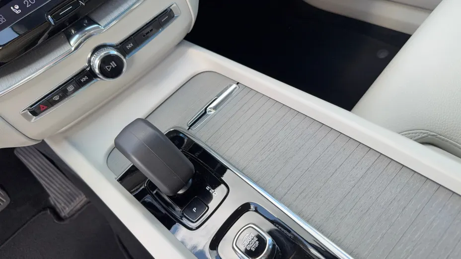 VOLVO XC60 XC60 B5 B AWD Plus Dark aut