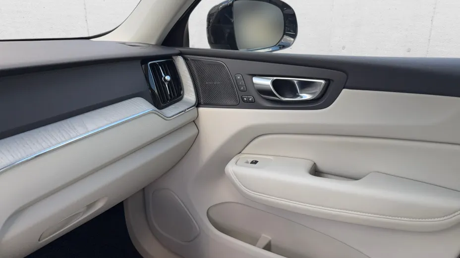 VOLVO XC60 XC60 B5 B AWD Plus Dark aut