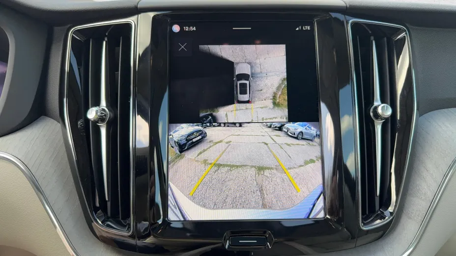 VOLVO XC60 XC60 B5 B AWD Plus Dark aut
