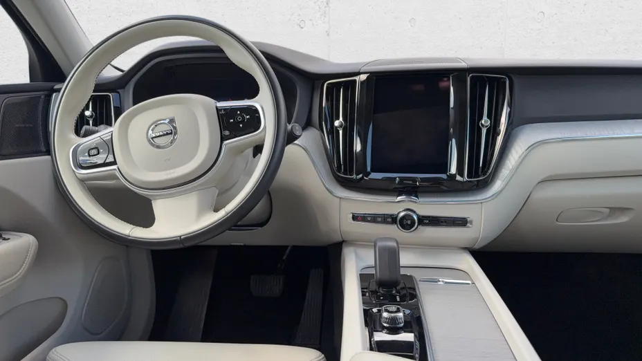VOLVO XC60 XC60 B5 B AWD Plus Dark aut
