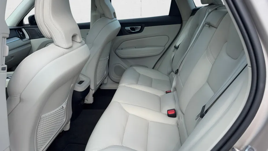 VOLVO XC60 XC60 B5 B AWD Plus Dark aut