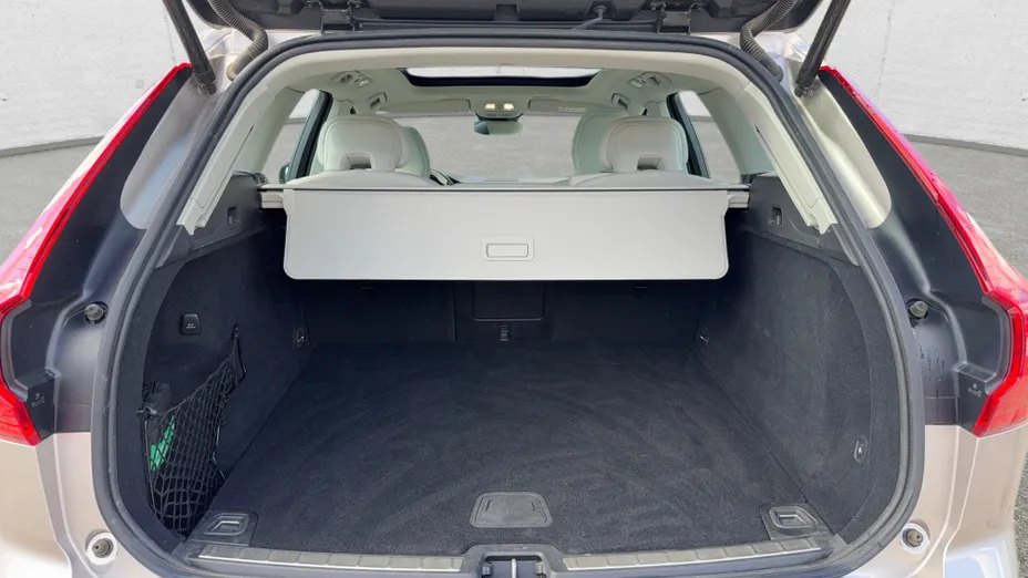 VOLVO XC60 XC60 B5 B AWD Plus Dark aut