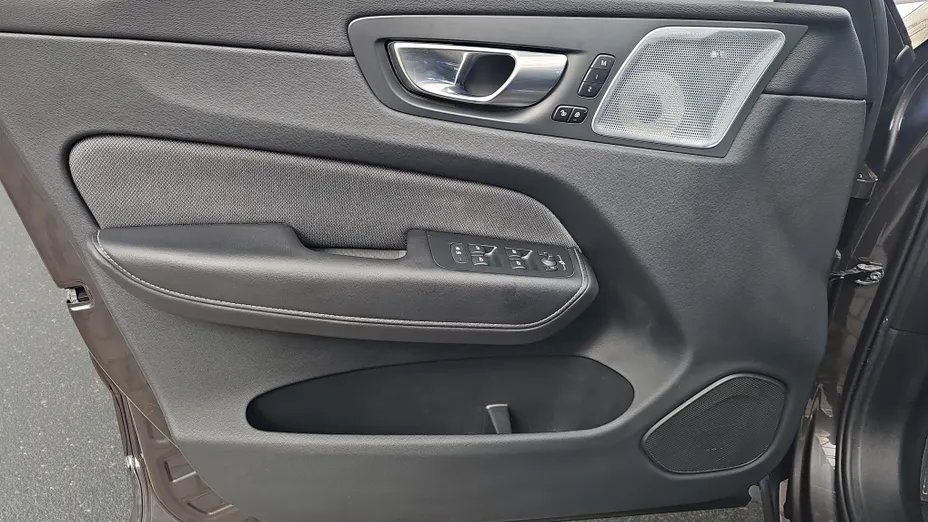 VOLVO XC60 XC60 T8 Plug-In Hybrid AWD Ultimate Dark aut