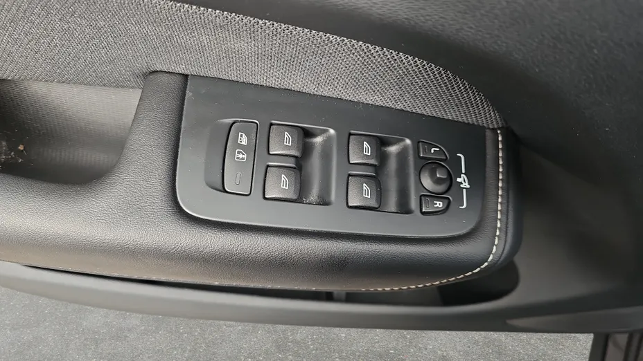 VOLVO XC60 XC60 T8 Plug-In Hybrid AWD Ultimate Dark aut