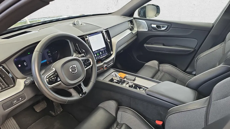 VOLVO XC60 XC60 T8 Plug-In Hybrid AWD Ultimate Dark aut