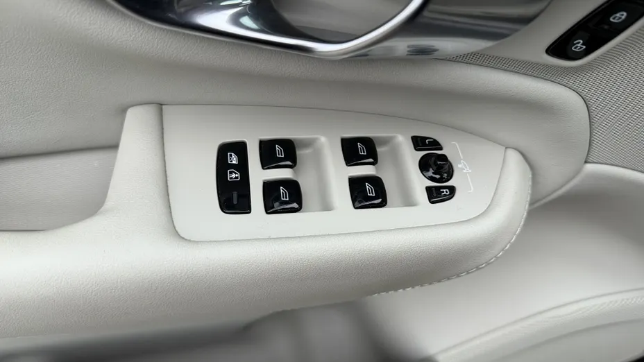 VOLVO XC90 XC90 T8 AWD Plug-In Hybrid Plus Dark 7os aut