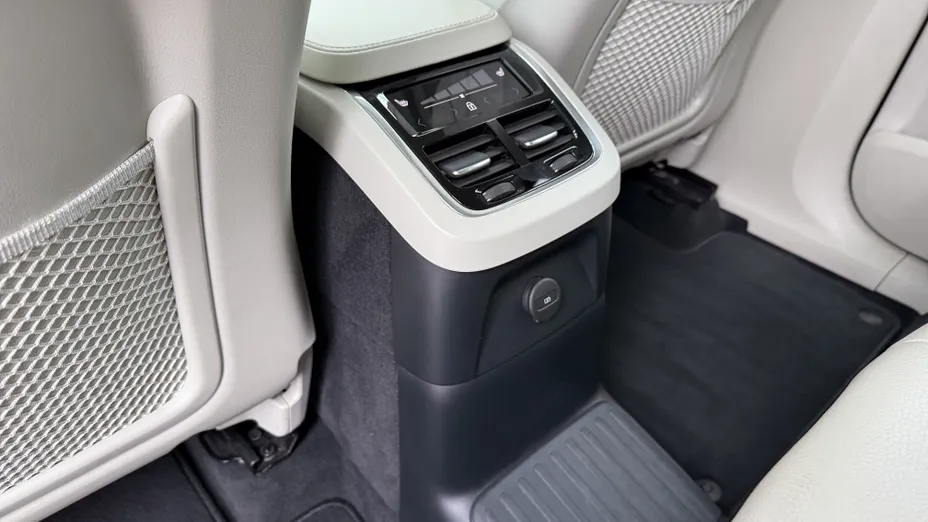 VOLVO XC90 XC90 T8 AWD Plug-In Hybrid Plus Dark 7os aut
