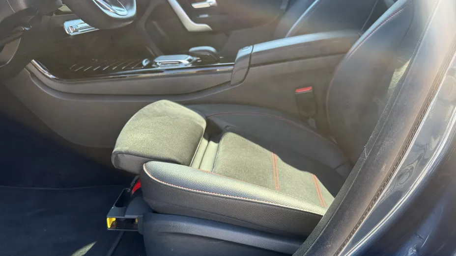 MERCEDES-BENZ CLA CLA 200 AMG Line 7G-DCT