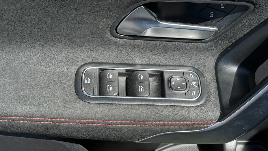 MERCEDES-BENZ CLA CLA 200 AMG Line 7G-DCT