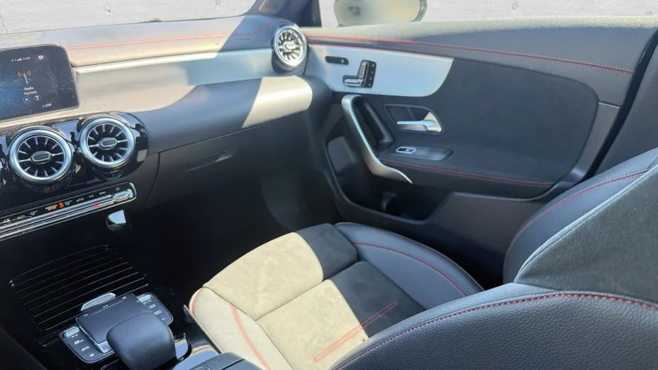 MERCEDES-BENZ CLA CLA 200 AMG Line 7G-DCT