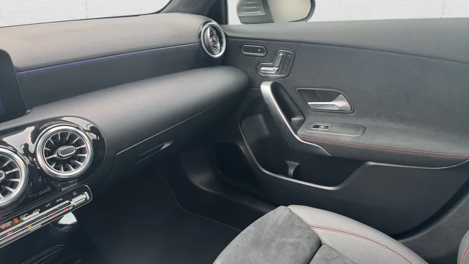 MERCEDES-BENZ A Klasa A 220 4-Matic Progressive 8G-DCT