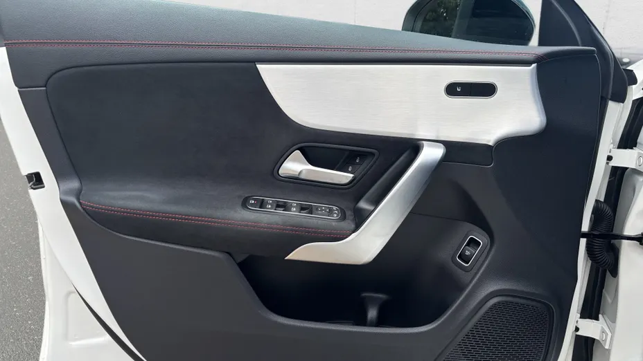 MERCEDES-BENZ CLA CLA 200 AMG Line 7G-DCT
