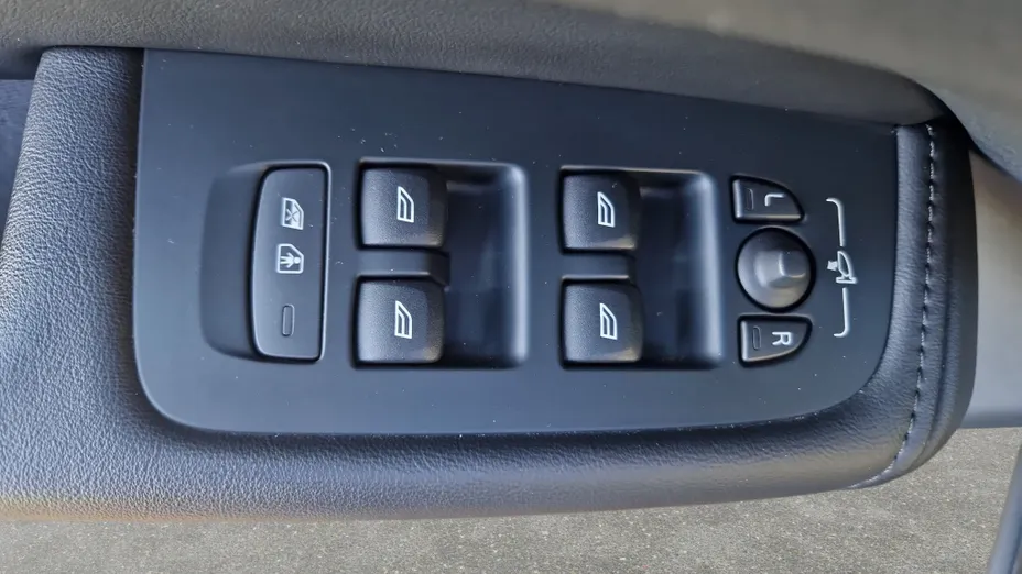 VOLVO XC60 XC60 B4 D Plus Dark aut