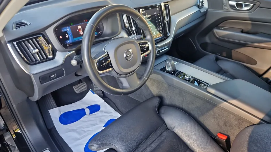 VOLVO XC60 XC60 B4 D Plus Dark aut