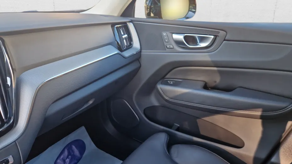 VOLVO XC60 XC60 B4 D Plus Dark aut