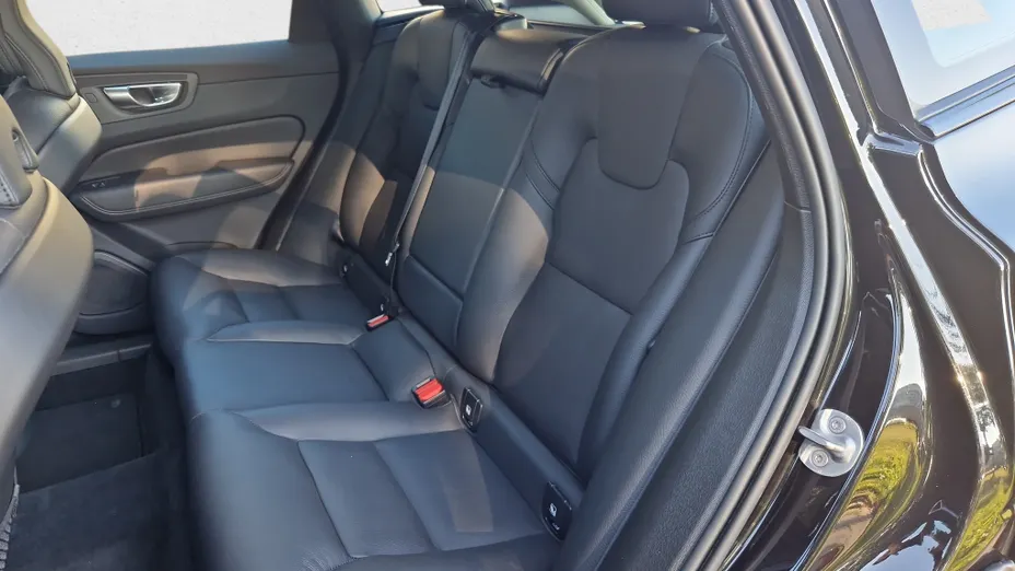 VOLVO XC60 XC60 B4 D Plus Dark aut