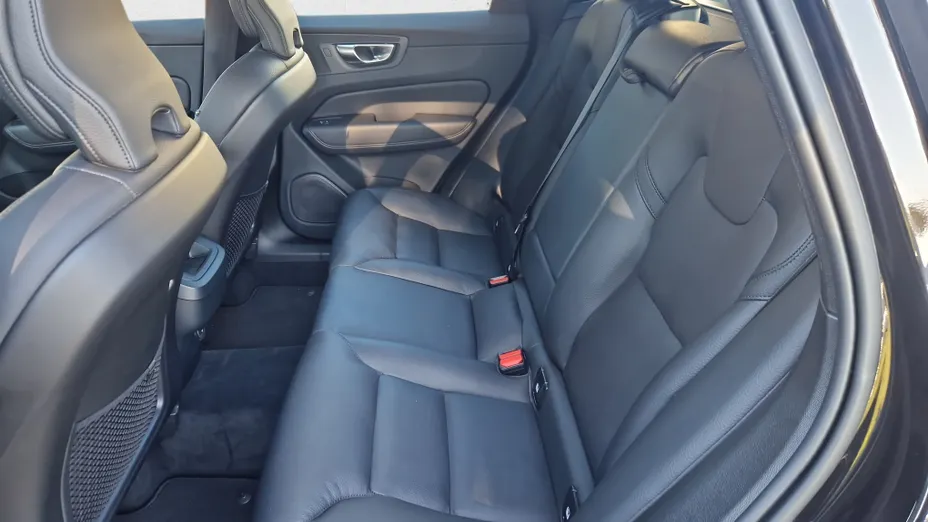 VOLVO XC60 XC60 B4 D Plus Dark aut