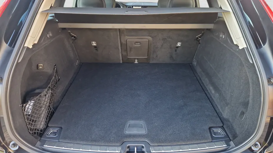 VOLVO XC60 XC60 B4 D Plus Dark aut