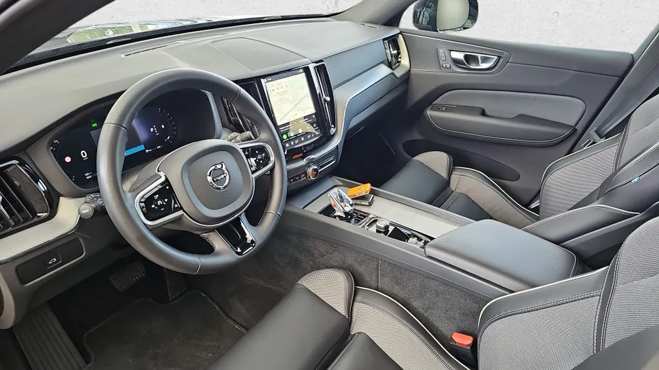 VOLVO XC60 XC60 B4 B Plus Dark aut