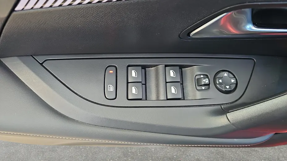 PEUGEOT 2008 2008 PureTech 130 Allure S&S EAT8