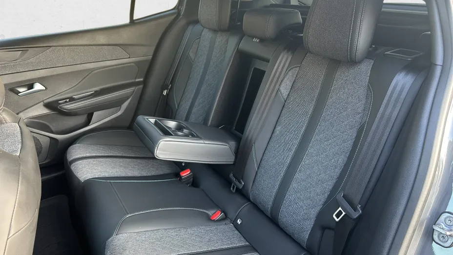 PEUGEOT 408 408 1.2 PureTech Allure S&S EAT8