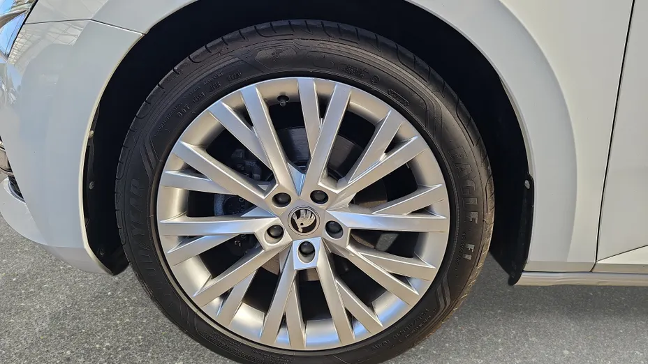 SKODA Superb Superb 2.0 TDI SCR Style DSG