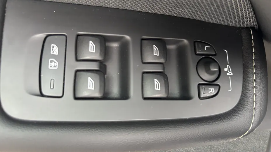 VOLVO XC60 XC60 T8 AWD Plug-In Hybrid R-Design aut