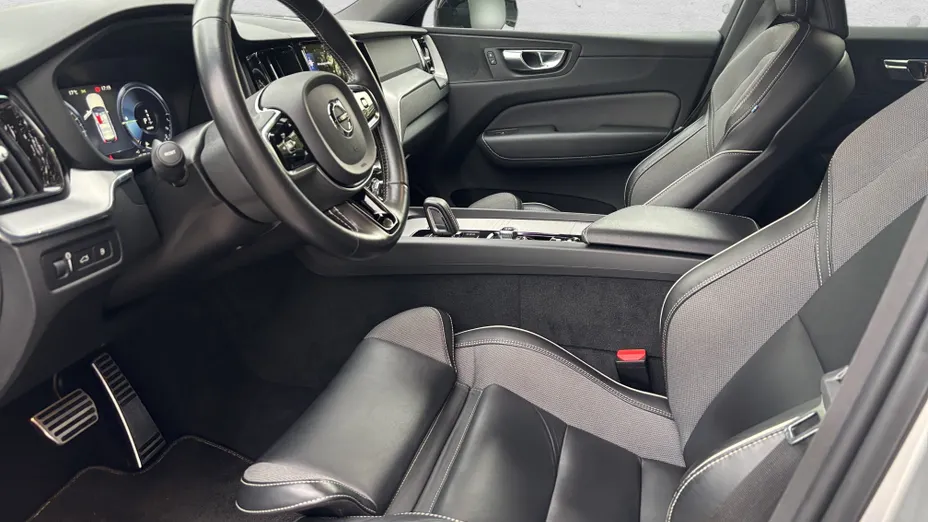 VOLVO XC60 XC60 T8 AWD Plug-In Hybrid R-Design aut