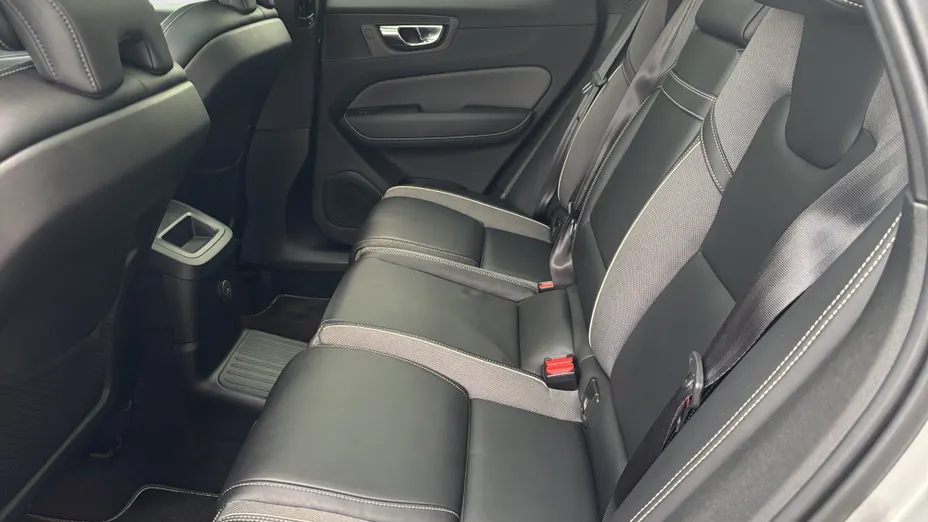 VOLVO XC60 XC60 T8 AWD Plug-In Hybrid R-Design aut