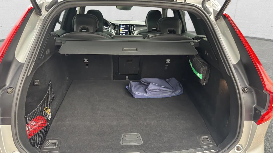 VOLVO XC60 XC60 T8 AWD Plug-In Hybrid R-Design aut