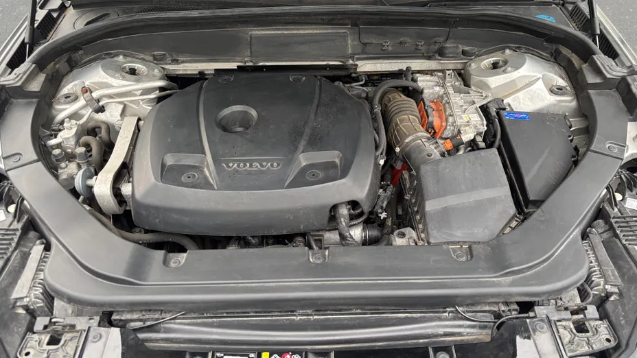 VOLVO XC60 XC60 T8 AWD Plug-In Hybrid R-Design aut