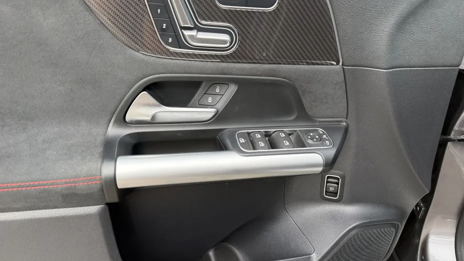 MERCEDES-BENZ GLA GLA 200 mHEV AMG Line 7G-DCT