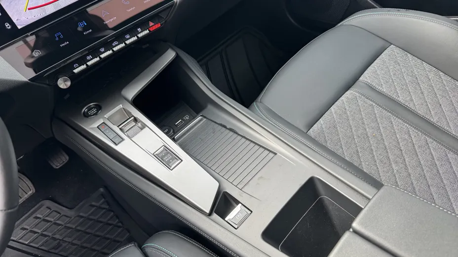 PEUGEOT 408 408 1.2 PureTech Allure S&S EAT8