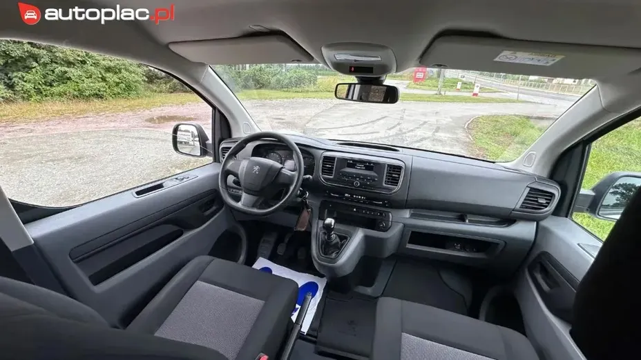 PEUGEOT Traveller -