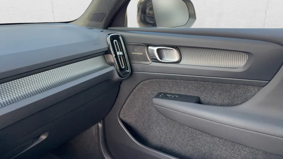 VOLVO XC40 XC40 B3 Plus Dark aut