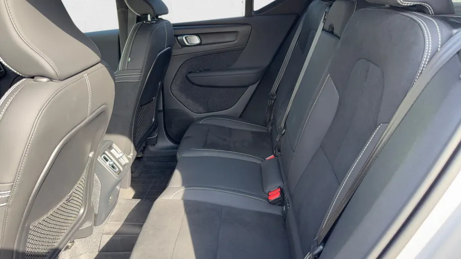 VOLVO XC40 XC40 B3 Plus Dark aut