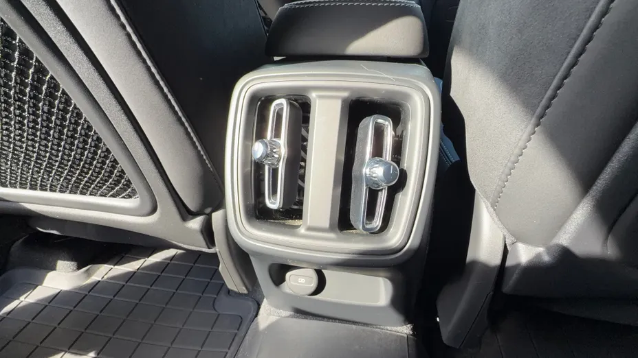 VOLVO XC40 XC40 B3 Plus Dark aut