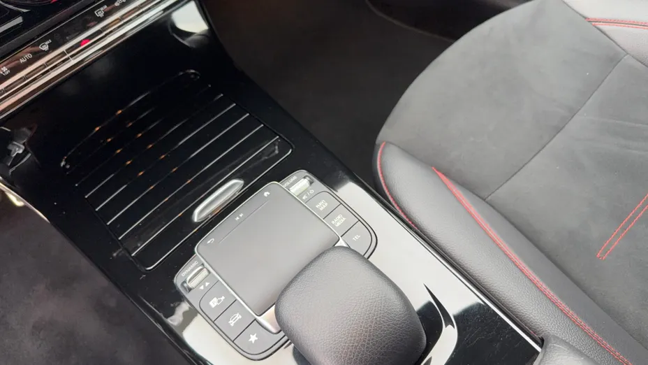 MERCEDES-BENZ CLA CLA 200 AMG Line 7G-DCT