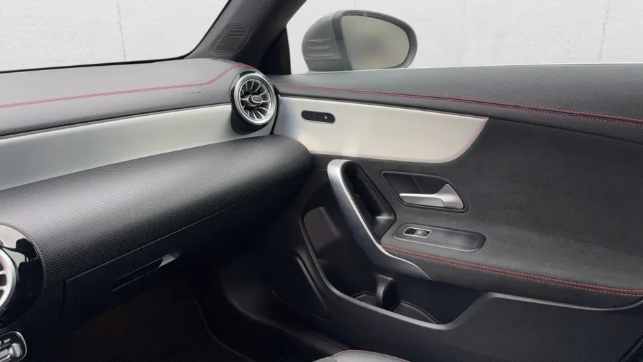 MERCEDES-BENZ CLA CLA 200 AMG Line 7G-DCT