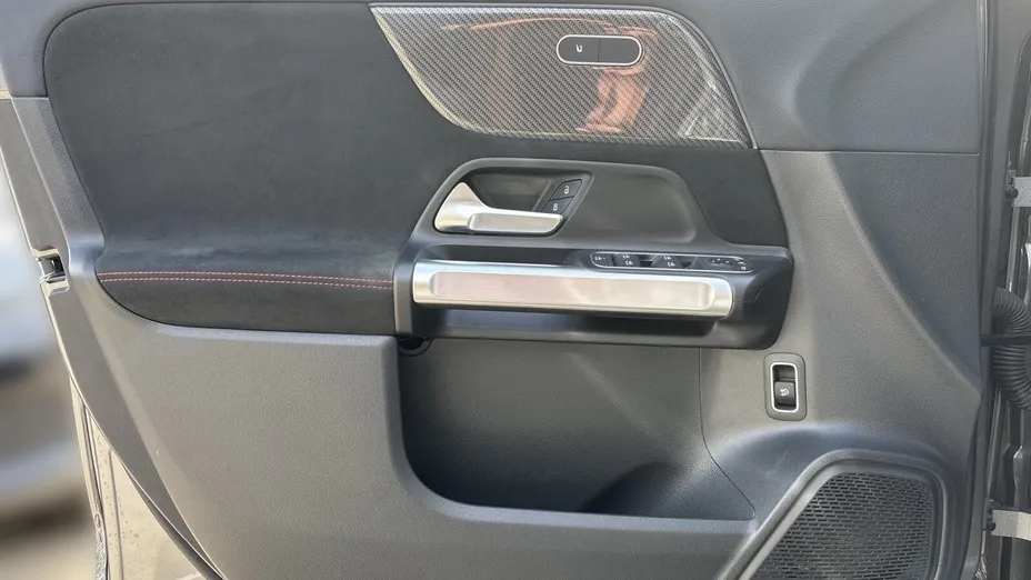 MERCEDES-BENZ GLB GLB 200 mHEV AMG Line 7G-DCT