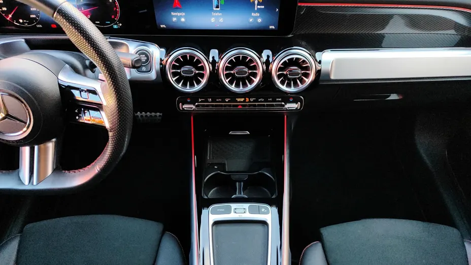 MERCEDES-BENZ GLB GLB 200 AMG Line 7G-DCT