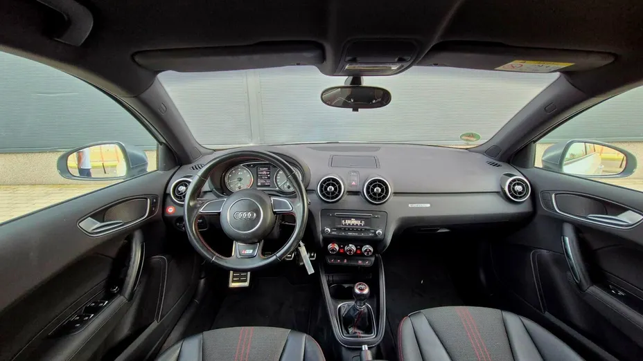 AUDI S1 -