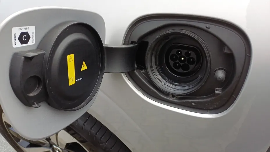 VOLVO XC60 XC60 T6 Plug-In Hybrid AWD Plus Dark aut