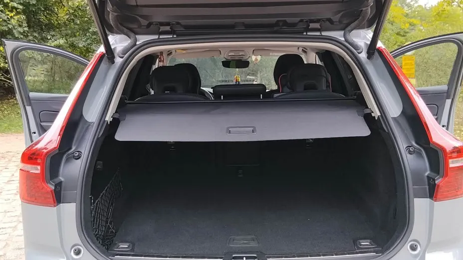 VOLVO XC60 -