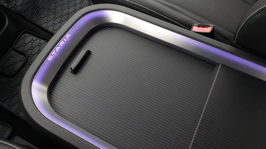 HYUNDAI Staria Staria 1.6 T-GDI HEV Luxury aut Nowy