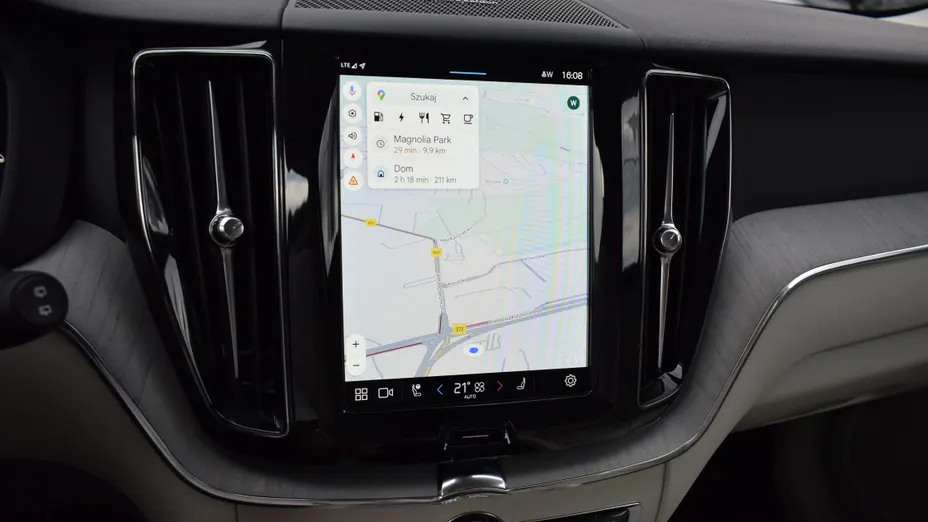 VOLVO XC60 XC60 T6 Plug-In Hybrid AWD Plus Dark aut