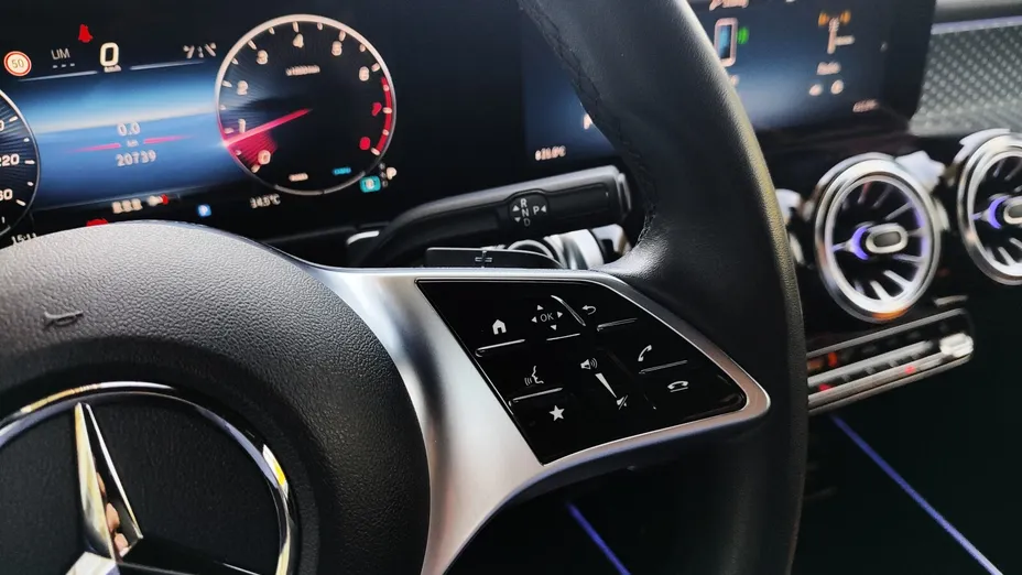 MERCEDES-BENZ GLB GLB 200 Progressive 7G-DCT