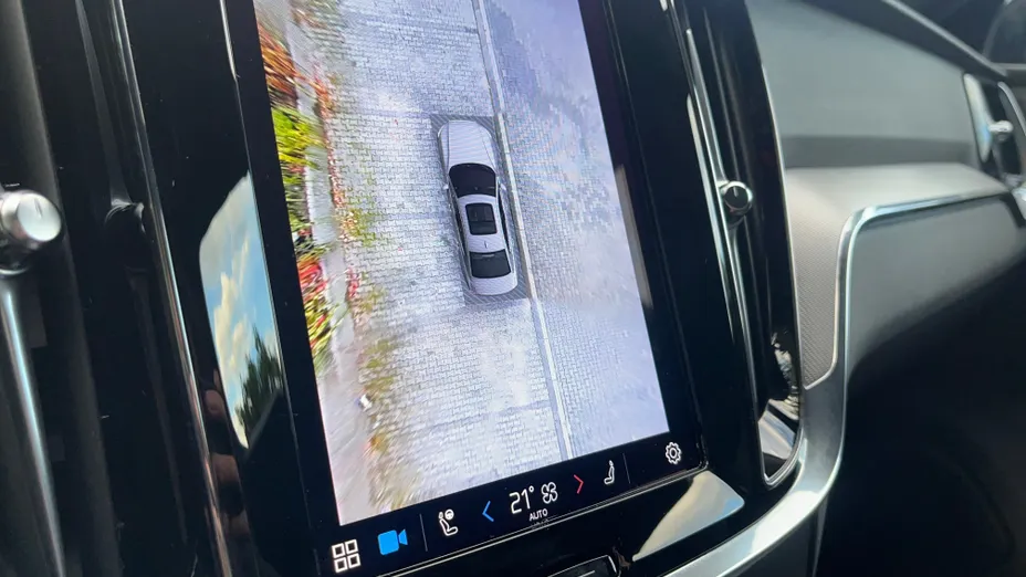 VOLVO XC60 XC60 T6 Plug-In Hybrid AWD Plus Dark aut