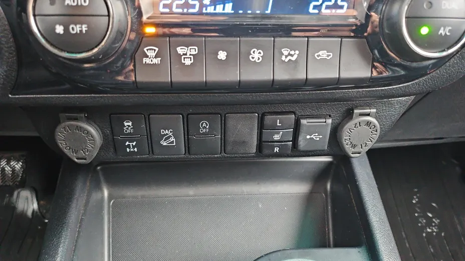 TOYOTA HiLux Hilux 2.8 D-4D mHEV Double Cab Invincible 4x4 aut