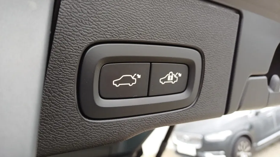 VOLVO XC60 XC60 B5 B AWD Plus Dark aut